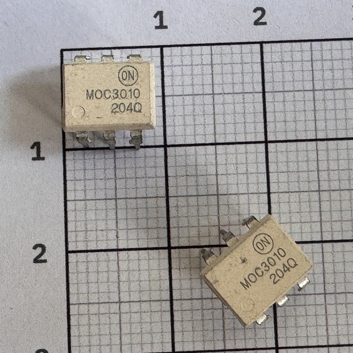 Optoacoplador MOC3010 driver de TRIAC 250 V (DIP-6) - Imagen 2