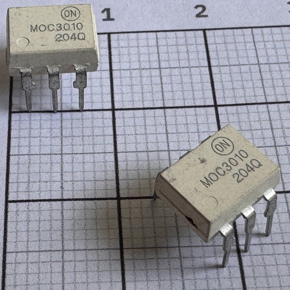 Optoacoplador MOC3010 driver de TRIAC 250 V (DIP-6) - Imagen 3